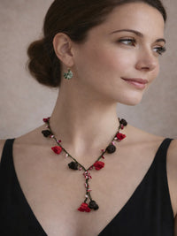 Handgefertigte Rosen Häkelkette Rot-Schwarz – Crochet Necklace