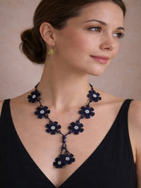 Handgefertigte Blumen Häkelkette Dunkelblau – Crochet Necklace