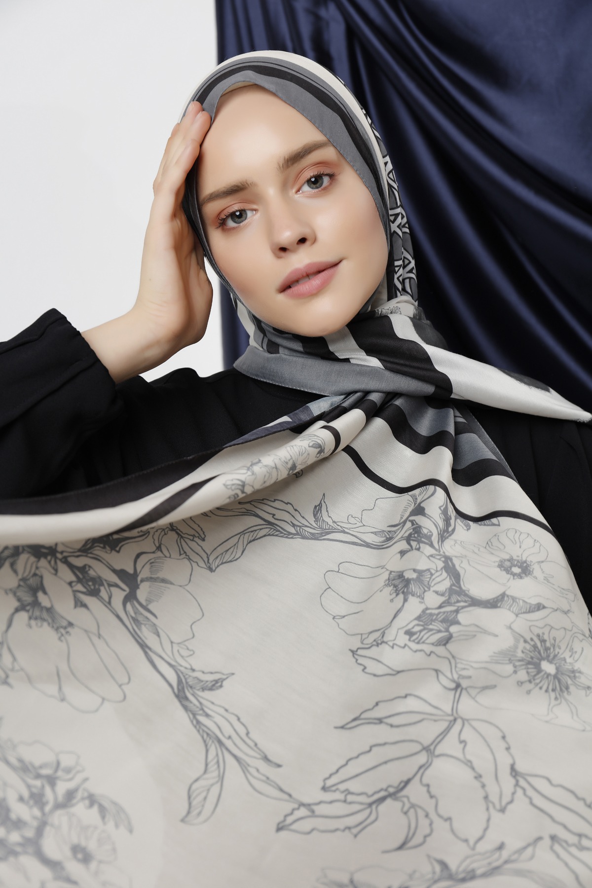 Text 6 Verwandle deinen Look mit dem doppelseitigen Schal Schal, kopftuch, doppelseitig, Polyester, Kaschmir, Design, stilvoll, weich, warm, eleg