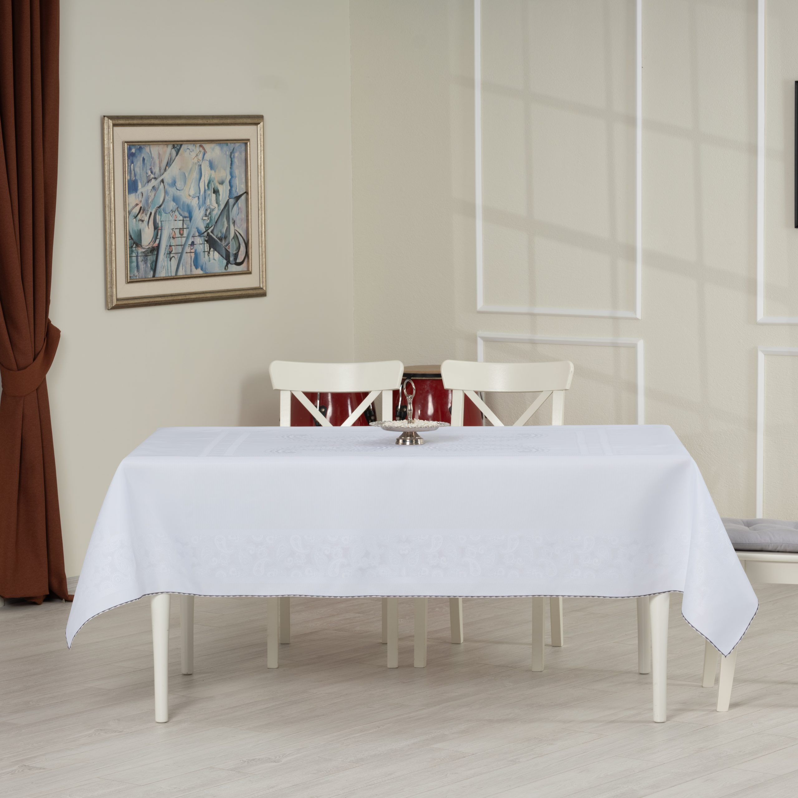 schal,tischdecke,tagesdecke,weiß,white , essen,tisch,sessel,gäste,hotel